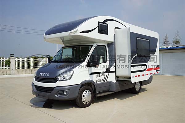 中意SZY5045XLJN2欧胜双拓展自动挡依维柯C型房车
